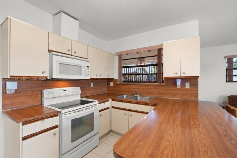 Купить виллу или дом в Майами, Флорида 3 спальни, 185.99м2, № 2389706 - фото 13