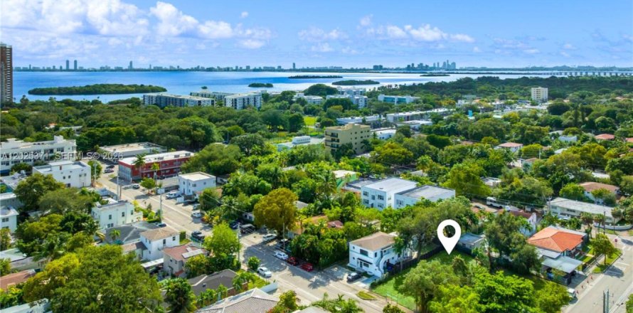 Terrain à Miami, Floride № 2077920