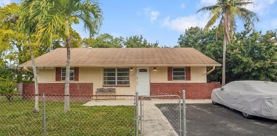 Дом в Холливуд, Флорида 3 спальни, 101.45м2 № 2023542