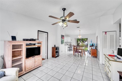 Купить виллу или дом в Холливуд, Флорида 3 спальни, 101.45м2, № 2023542 - фото 5