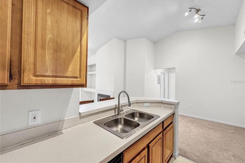 Condo in Orlando, Florida, 2 bedrooms  № 1918734 - photo 12