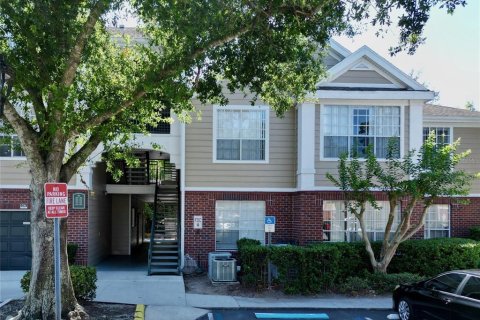 Condo in Orlando, Florida, 2 bedrooms  № 1918734 - photo 1