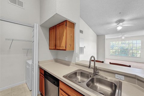 Condo in Orlando, Florida, 2 bedrooms  № 1918734 - photo 11