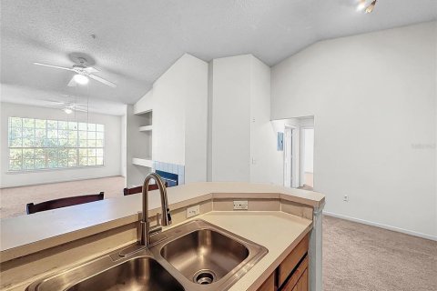Condo in Orlando, Florida, 2 bedrooms  № 1918734 - photo 9