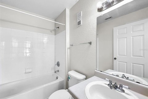 Condo in Orlando, Florida, 2 bedrooms  № 1918734 - photo 25