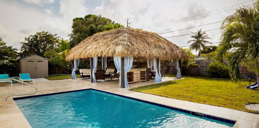 House in Palm Beach Gardens, Florida 3 bedrooms, 111.48 sq.m. № 2250765