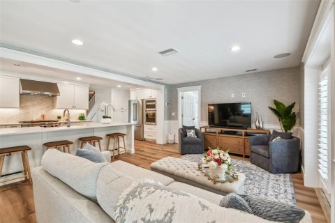 Casa en venta en Tampa, Florida, 5 dormitorios, 269.14 m2 № 1822407 - foto 10