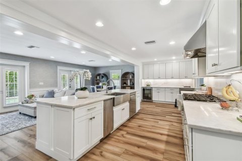 Casa en venta en Tampa, Florida, 5 dormitorios, 269.14 m2 № 1822407 - foto 3