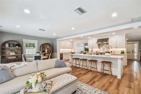 Casa en venta en Tampa, Florida, 5 dormitorios, 269.14 m2 № 1822407 - foto 2