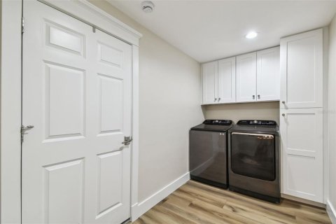 Casa en venta en Tampa, Florida, 5 dormitorios, 269.14 m2 № 1822407 - foto 24