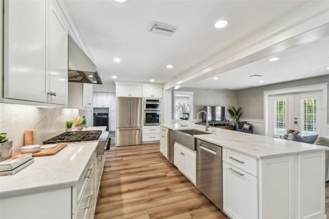 Casa en venta en Tampa, Florida, 5 dormitorios, 269.14 m2 № 1822407 - foto 7