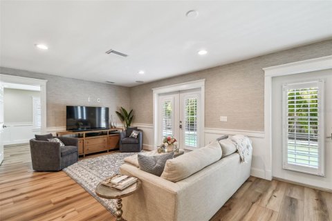 Casa en venta en Tampa, Florida, 5 dormitorios, 269.14 m2 № 1822407 - foto 4