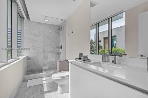 Condo in Miami, Florida, 4 bedrooms № 2080942 - photo 16