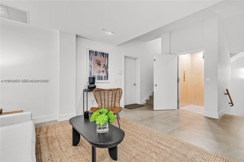 Condo in Miami, Florida, 4 bedrooms № 2080942 - photo 7
