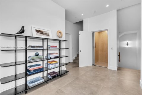 Condo in Miami, Florida, 4 bedrooms № 2080942 - photo 20