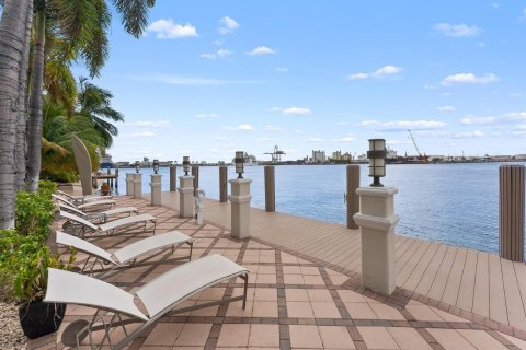 Купить виллу или дом в Форт-Лодердейл, Флорида 5 комнат, 517м2, № 2085853 - фото 3