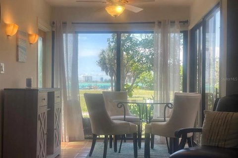 Townhouse in Sarasota, Florida 2 bedrooms, 91.14 sq.m. № 2233541 - photo 10