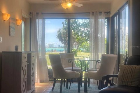 Townhouse in Sarasota, Florida 2 bedrooms, 91.14 sq.m. № 2233541 - photo 13