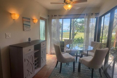 Townhouse in Sarasota, Florida 2 bedrooms, 91.14 sq.m. № 2233541 - photo 9