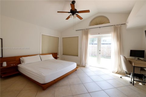 House in Plantation, Florida 3 bedrooms, 142.33 sq.m. № 1674457 - photo 12