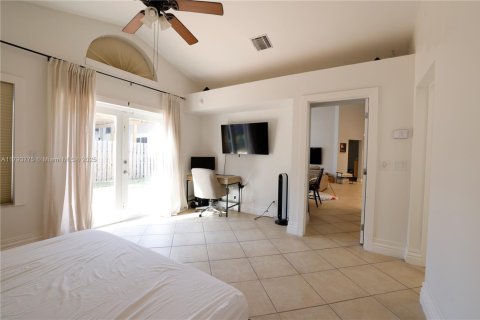 House in Plantation, Florida 3 bedrooms, 142.33 sq.m. № 1674457 - photo 13