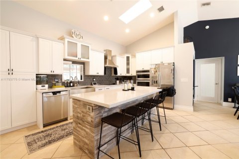 House in Plantation, Florida 3 bedrooms, 142.33 sq.m. № 1674457 - photo 6