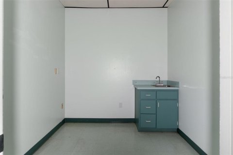Immobilier commercial à louer à Crystal River, Floride: 148.64 m2 № 2102136 - photo 17
