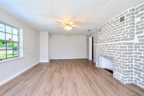 Commercial property in Miramar, Florida 218.04 sq.m. № 1706265 - photo 3