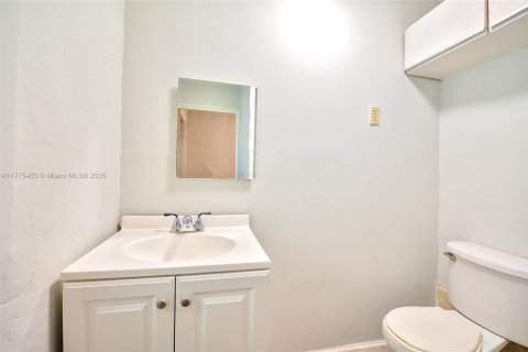 Commercial property in Miramar, Florida 218.04 sq.m. № 1706265 - photo 6
