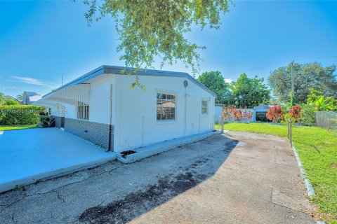 Commercial property in Miramar, Florida 218.04 sq.m. № 1706265 - photo 17