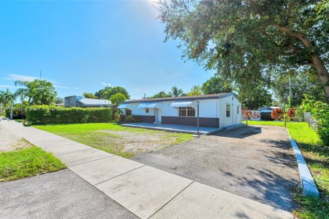Commercial property in Miramar, Florida 218.04 sq.m. № 1706265 - photo 14