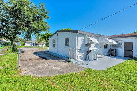 Commercial property in Miramar, Florida 218.04 sq.m. № 1706265 - photo 16