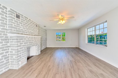 Commercial property in Miramar, Florida 218.04 sq.m. № 1706265 - photo 2