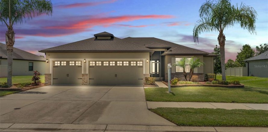 House in Lakeland, Florida 3 bedrooms, 228.08 sq.m. № 1879157