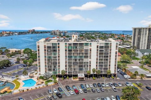 Condo in Clearwater, Florida, 1 bedroom  № 2095283 - photo 2