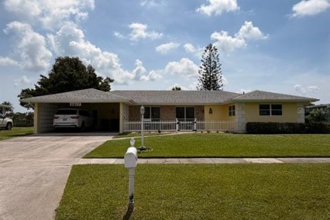 House in PORT ST LUCIE in Saint Lucie, Florida 2 bedrooms, 145.86 sq.m. № 2369334