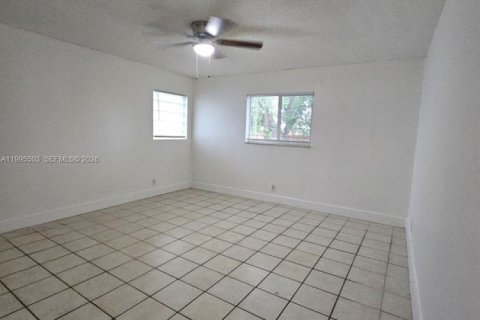 Appartement à louer à Hallandale Beach, Floride: 2 chambres, 242.01 m2 № 2063394 - photo 6