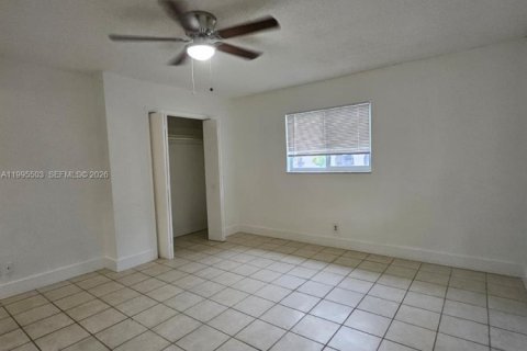 Appartement à louer à Hallandale Beach, Floride: 2 chambres, 242.01 m2 № 2063394 - photo 5