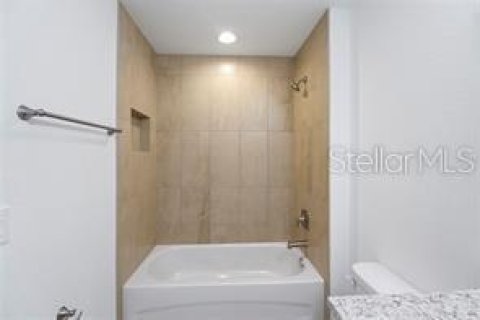 House in Haines City, Florida 3 bedrooms, 122.82 sq.m. № 1913415 - photo 18