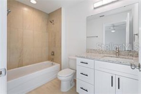House in Haines City, Florida 3 bedrooms, 122.82 sq.m. № 1913415 - photo 17