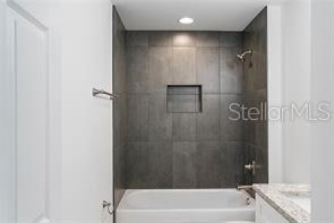 House in Haines City, Florida 3 bedrooms, 122.82 sq.m. № 1913415 - photo 24