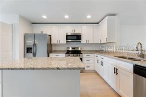 House in Haines City, Florida 3 bedrooms, 122.82 sq.m. № 1913415 - photo 9