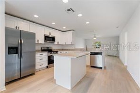 House in Haines City, Florida 3 bedrooms, 122.82 sq.m. № 1913415 - photo 10