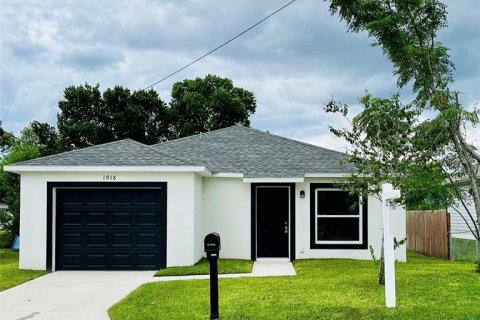 House in Haines City, Florida 3 bedrooms, 122.82 sq.m. № 1913415 - photo 2