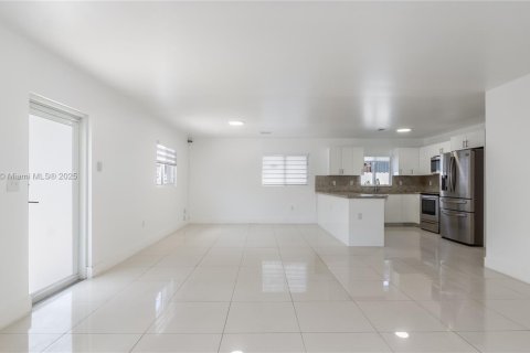 Casa en venta en Miami, Florida, 4 dormitorios, 139.35 m2 № 1471299 - foto 12