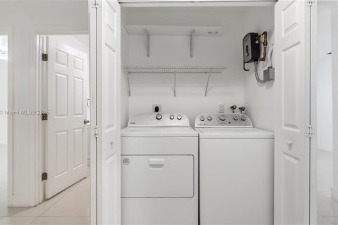 Casa en venta en Miami, Florida, 4 dormitorios, 139.35 m2 № 1471299 - foto 24
