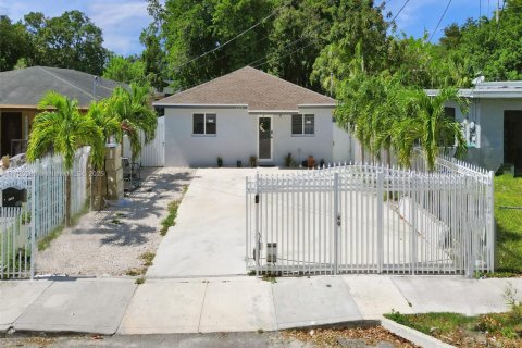 Casa en venta en Miami, Florida, 4 dormitorios, 139.35 m2 № 1471299 - foto 1