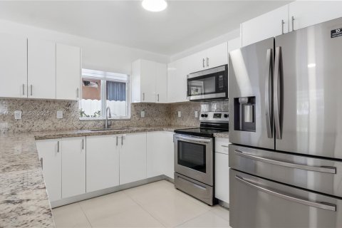 Casa en venta en Miami, Florida, 4 dormitorios, 139.35 m2 № 1471299 - foto 15