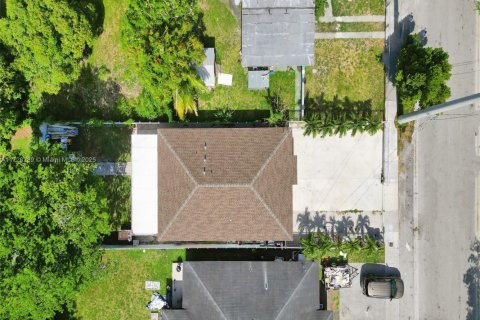 Casa en venta en Miami, Florida, 4 dormitorios, 139.35 m2 № 1471299 - foto 7