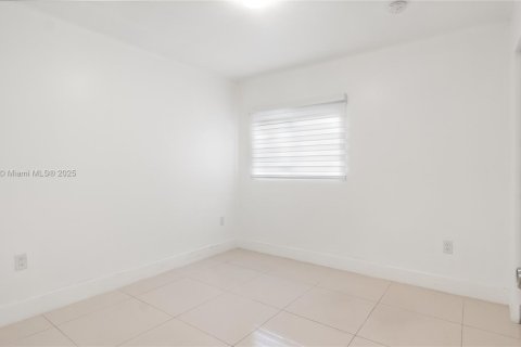 Casa en venta en Miami, Florida, 4 dormitorios, 139.35 m2 № 1471299 - foto 25